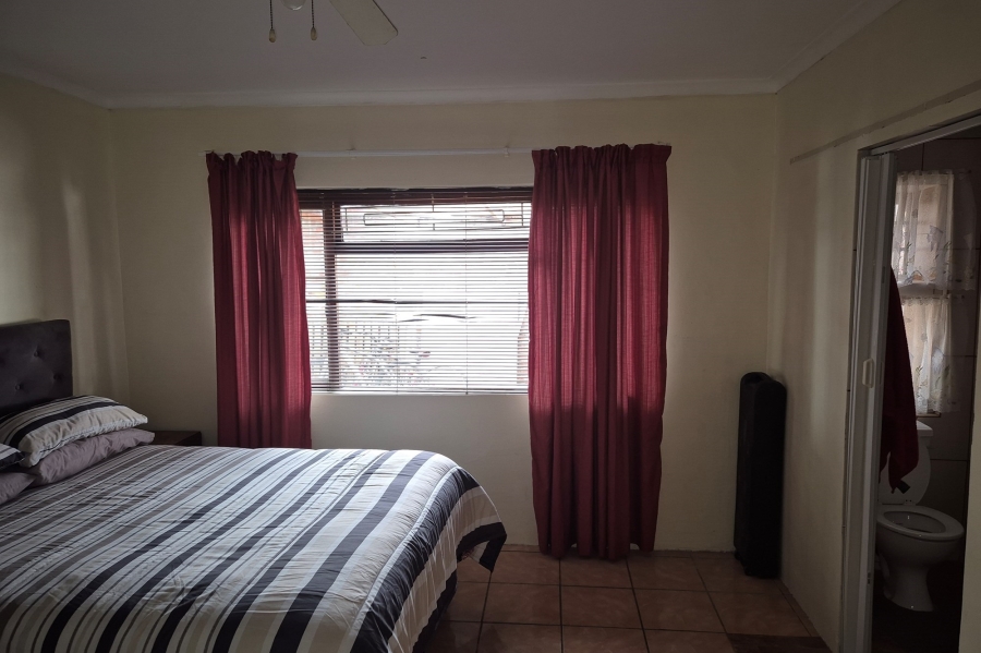 4 Bedroom Property for Sale in Onverwacht Western Cape